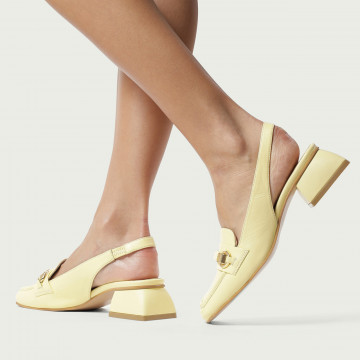 Mocasini decupați galbeni Carla din piele naturală cu accesoriu metalic