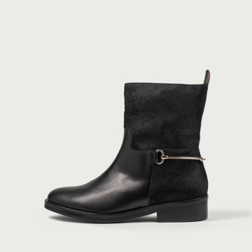 Cizme scurte negre cu talpă joasă și accesoriu metalic Millie din piele naturală