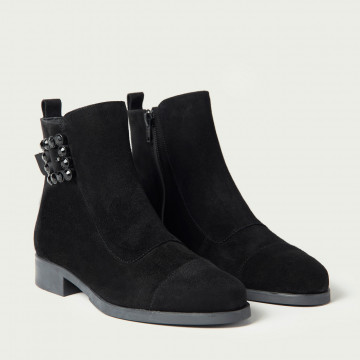Cizme scurte Clara din piele întoarsă negre cu accesoriu