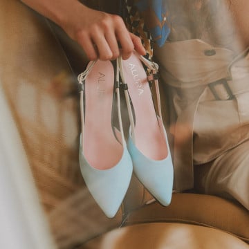 Pantofi decupați Léa din piele naturală baby blue cu toc mic