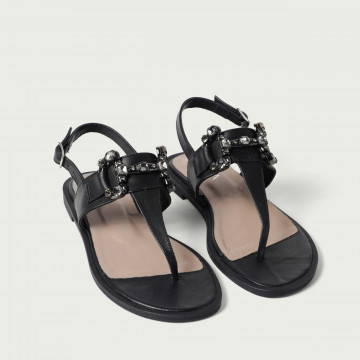 Sandale negre fără toc Rafaella din piele naturală cu baretă între degete și accesoriu