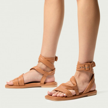 Sandale talpă joasă Ellie maro din piele naturală cu baretă în jurul gleznei