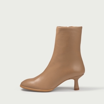 Botine nude capuccino cu vârf rotund și toc subțire Ilana din piele naturală