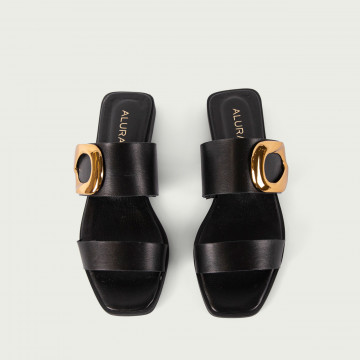 Papuci negri cu accesoriu metalic Isa din piele naturală