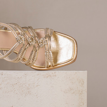 Sandale cu toc subțire aurii Grace din piele naturală împletită