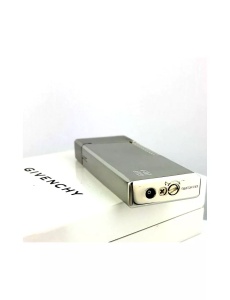 Brichetă metalică de lux Givenchy 3011 argintie, culcata pe cutia cadou, vedere la supapa de incarcare