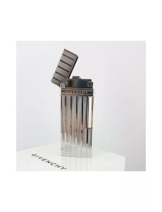 Brichetă metalică de lux Givenchy 2433 argintie, cu striatii, capac ridicat, mecanism de aprindere cu piatra, metalica
