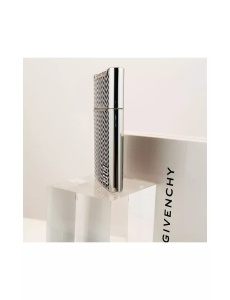 Brichetă de lux Givenchy 3311 cu model geometric, vedere laterala, se observa grosimea slim a brichetei, aprindere cu piatra