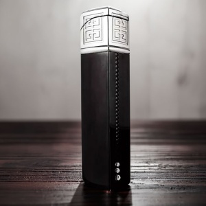 Brichetă de lux Givenchy, neagră cu cristale Swarovski, aprindere piezo, made in Japan