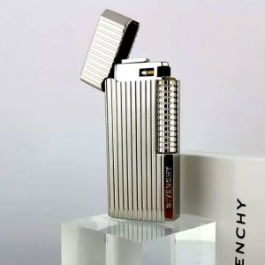 Brichetă de lux Givenchy 3012, argintie cu striatii verticale, aprindere clasică cu piatră, made in Japan