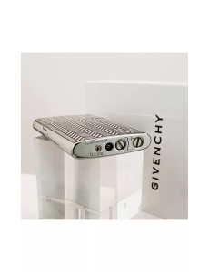 Brichetă de lux Givenchy 3311 cu model geometric, vedere a partii inferioare cu prezentarea supapei de incarcare si a reglajului flacarii
