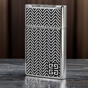 Brichetă de lux Givenchy 3311, model chevron alb-negru, aprindere clasică cu piatră
