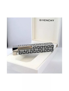 Brichetă de lux Givenchy 3808 de culoare alb/negru cu logo-ul brandului, asezata pe cutia cadou