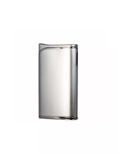Brichetă Sarome SRM 119 A, prezentare dintr-un unghi mai larg, culoare argintiu satinat, sistem aprindere piezoelectric, metalica, reincarcabila, unisex