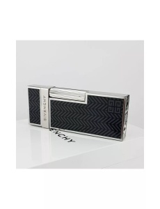 Brichetă metalică de lux Givenchy cu model geometric, culcata pe cutia cadou alba