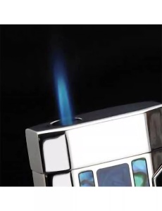 Brichetă metalică de lux Sarome BM5-03 argintie cu inserții de lac albastru sidefat (Blue Cloisonné), este prezentat jetul antivant de culoare bleu, aprindere piezo