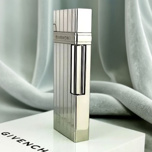 Brichetă de lux Givenchy 2433, argintie cu striatii fine, aprindere clasică cu piatră