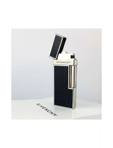 Brichetă metalică de lux Givenchy cu model geometric, vedere cu capacul ridicat, asezata pe cutia alba cadou