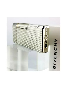Brichetă metalică de lux Givenchy 3012 argintie cu striatii verticale, culcata cu supapa de incarcare la vedere