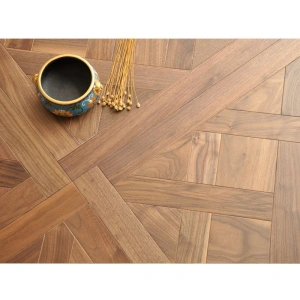Engineered Versailles panel - american walnut