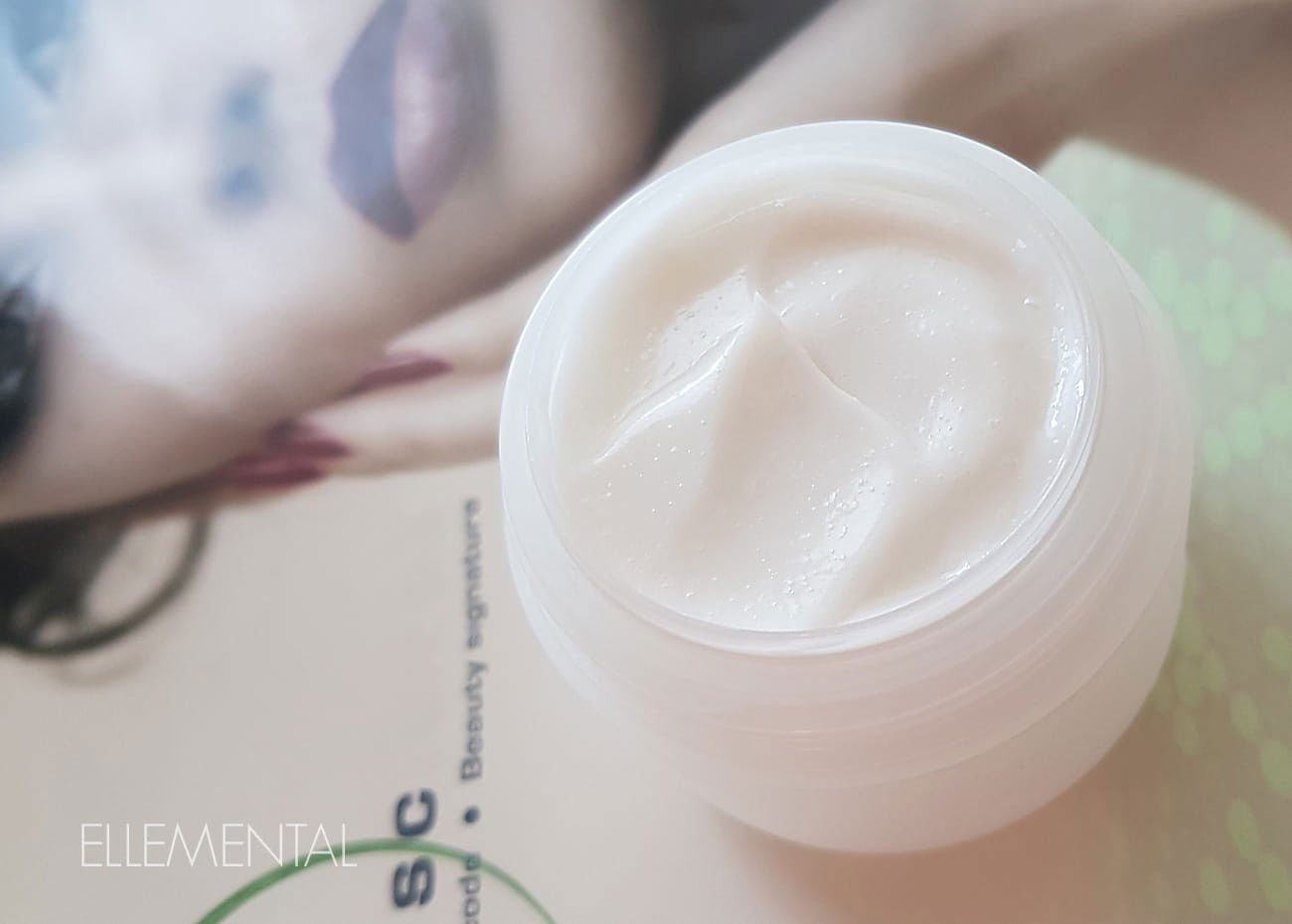 Cremă anti-aging cu peptide și ceramide