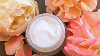 Minimalist Rosy Cloud Cream