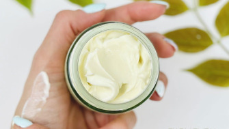 Cremă de mâini nutritivă cu ceramide, uree, lanolină