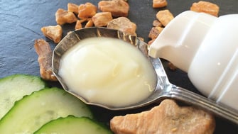 Cremă hidratantă Smirnă & Castravete
