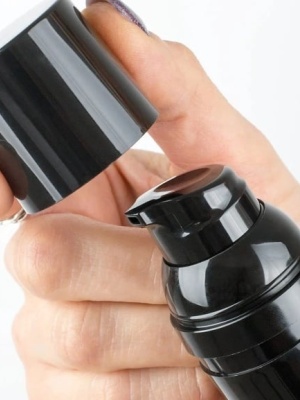 Flacon Airless Oly Black 50 ml - Img 1