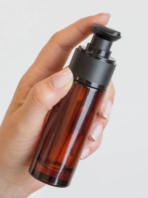 Flacon de sticlă Laura Amber cu pompă și capac, 30 ml
