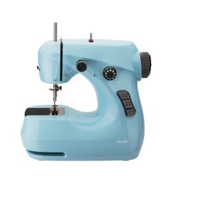 Masina cusut mini DECAKILA KUTT030L, 2 viteze, fir dublu, lumina integrata, 23.2 x 12 x 21 cm, cu pedala, adaptor si set fire pentru reparatii textile