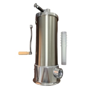 Masina verticala umplut carnati BERVAS B1770, 5,5 kg, inox, prindere tip menghina, maner rotativ din lemn, set 6 palnii 14-35 mm, actionare manuala