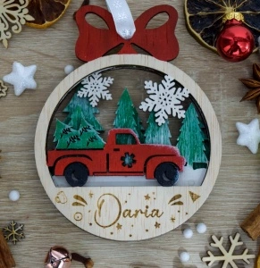 Ornament brad nume 1