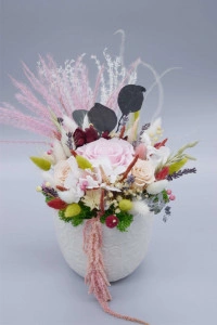 Aranjament floral in vas ceramic alb