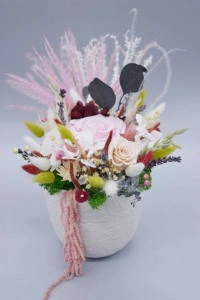 aranjament floral in vas ceramic