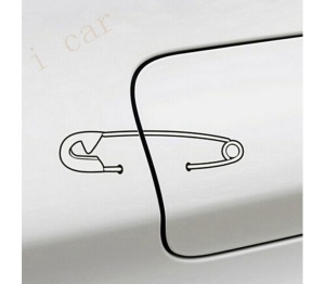 Sticker auto capac rezervor Safety Pin