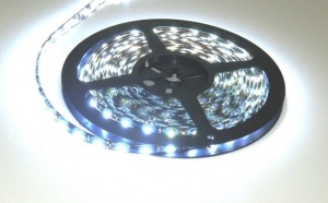 Banda Led Alba 60 Leduri 3528/metru, 12V, Rezistenta La Apa, La Rola De 5 Metri - Img 1