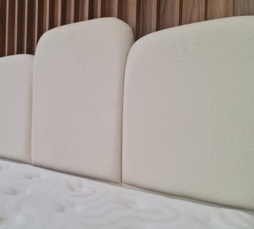 Set pat tapitat cu lada si saltea premium + 2 noptiere Mirror 160x200 cm crem - Img 3