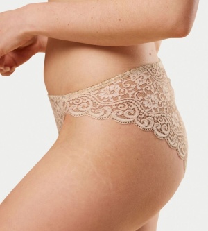 Chilot din dantelă răscroit, Triumph Amourette Highleg Tai - Img 5