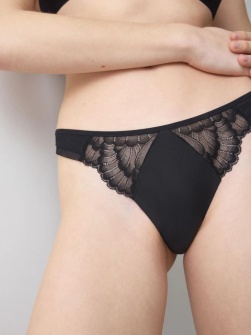 Chilot tanga din dantelă, Triumph Love in Lace String Negru - Img 3