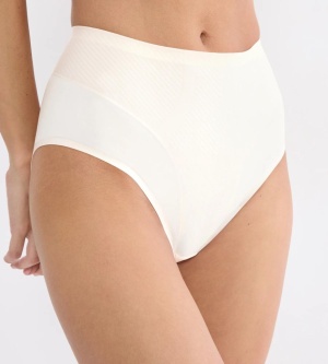 Chilot modelator maxi Triumph Body Make-Up Illusion Curve Maxi Ecru - Img 3