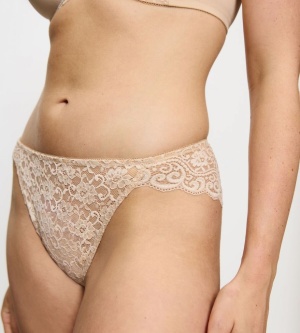 Chilot din dantelă răscroit, Triumph Amourette Highleg Tai - Img 6