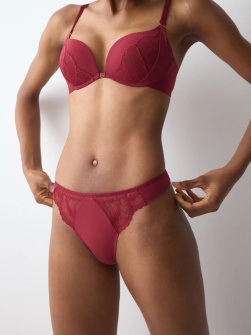 Chilot tanga din dantelă, Triumph Love in Lace String Bordo