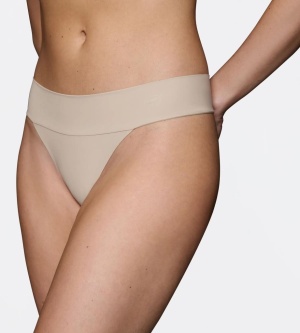 Chilot tanga, Triumph Body Make-Up Illusion String Bej - Img 3