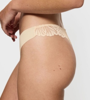 Chilot tanga din dantelă delicată, Triumph Pretty Micro String - Img 4