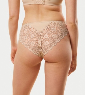 Chilot din dantelă răscroit, Triumph Amourette Highleg Tai - Img 2