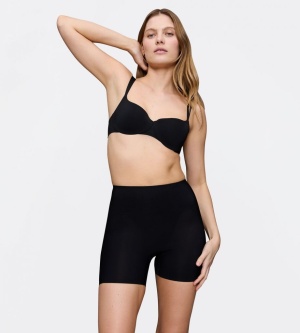 Pantaloni modelatori Triumph Body Make-Up Illusion Curve HW Short Negru