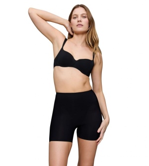 Pantaloni modelatori Triumph Body Make-Up Illusion Curve HW Short Negru - Img 7