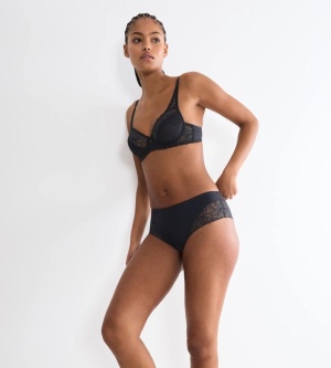 Chilot hipster Triumph Amourette Graphic Negru din dantelă - Confort premium - Img 4