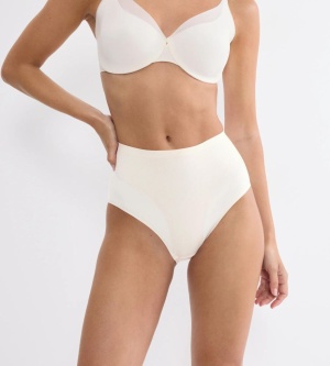 Chilot modelator maxi Triumph Body Make-Up Illusion Curve Maxi Ecru